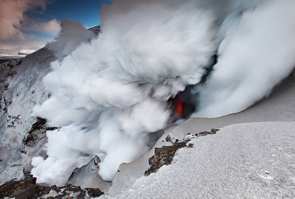 iceland volcano eruption 2010 eyjafjallajokull. Photo of the Eyjafjallajökull